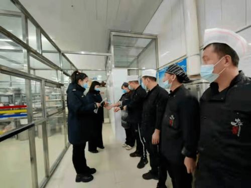 扎鲁特旗市场监督管理局全力保障“两会”期间餐饮服务食品安全